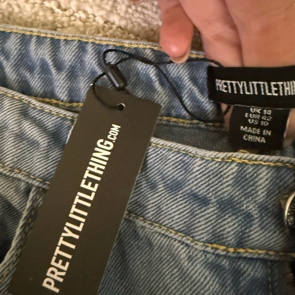 PrettyLittleThing Denim Flare Jeans - Picture 6 of 6